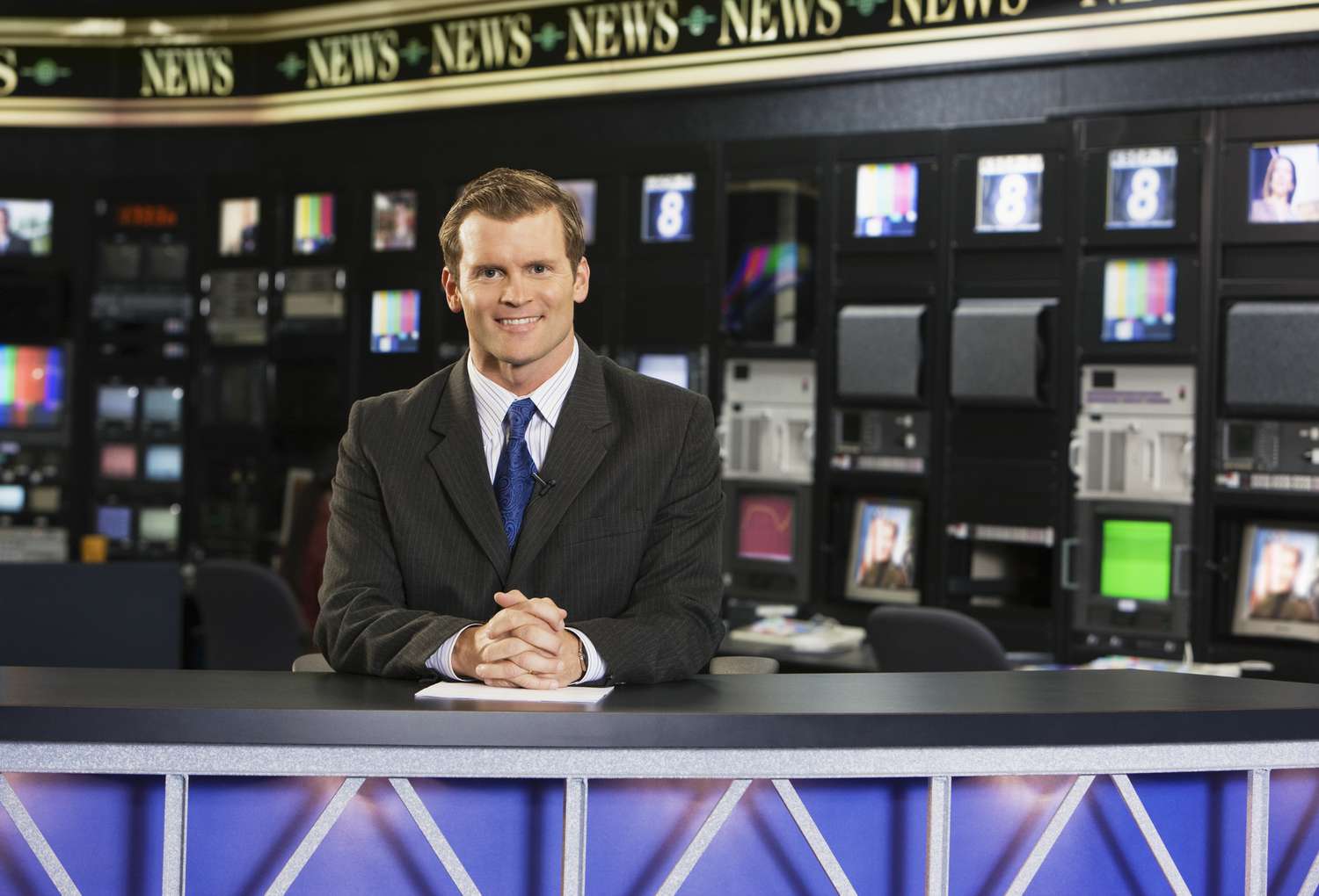 News Anchor Scripts: Complete Guide to Teleprompters and Broadcasting Technology