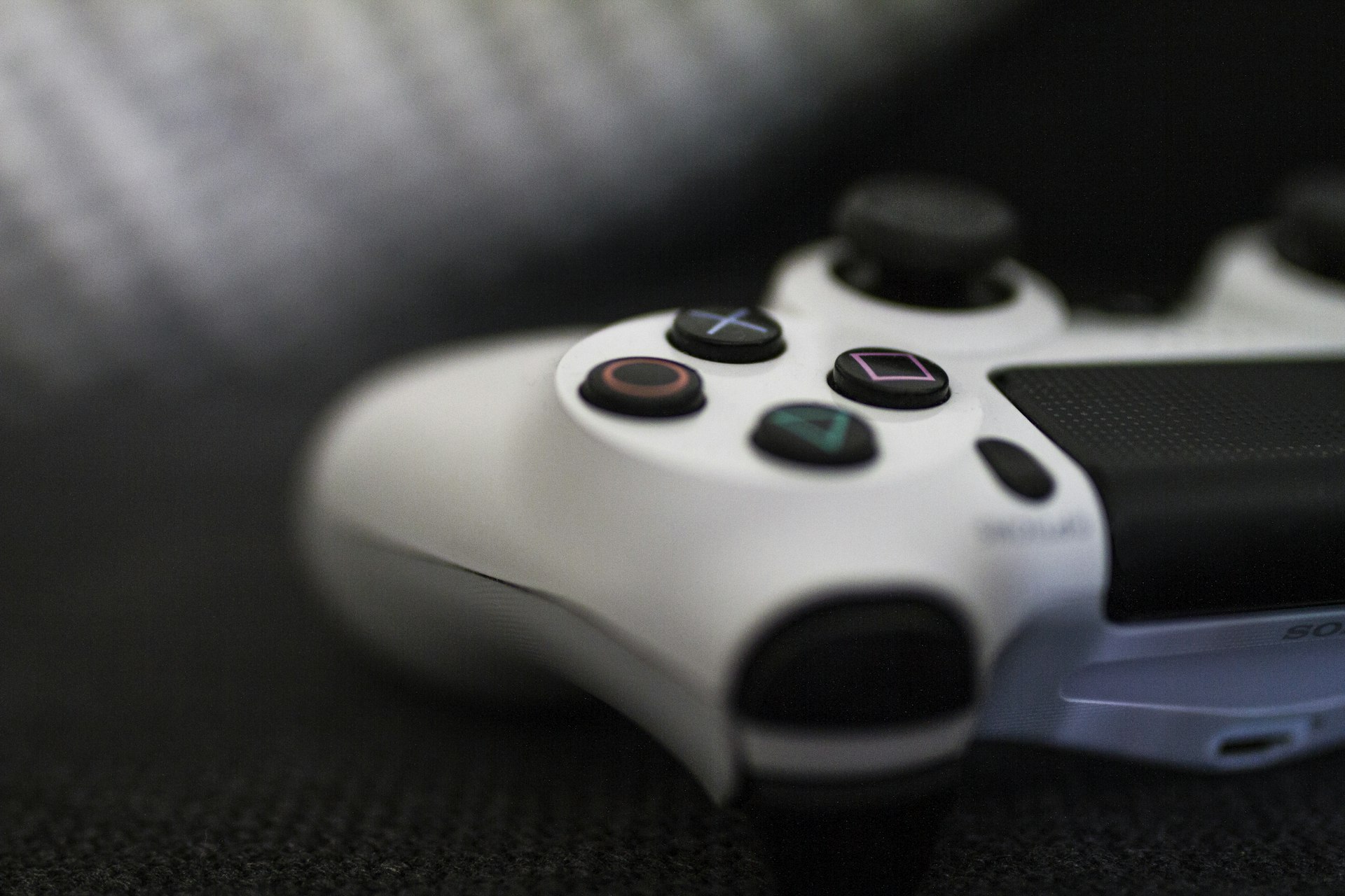 Why Elite Esports Players Rely on Controller Customization for Competitive Dominance